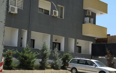 Bllokim I hapësirave publike të pallatit për parkim